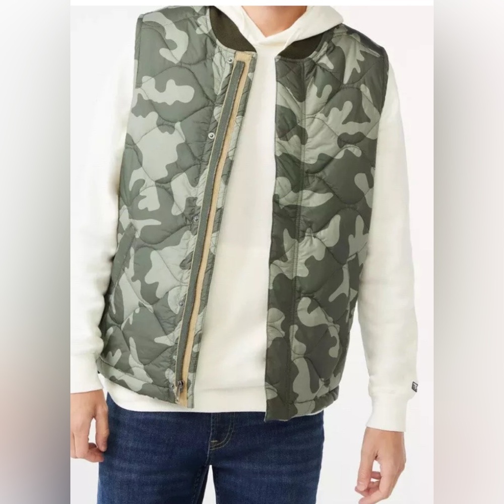 Free Assembly Men's Quilted Onion Pattern Vest Olive Green Camo size XS - Picture 2 of 12